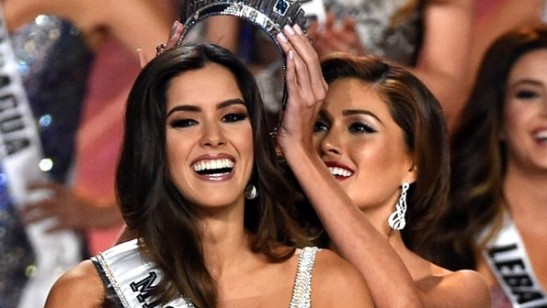 Miss Colômbia recebe a coroa de Miss Universo 2014. (foto Timothy A. Clary/AFP)